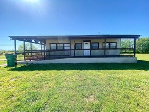 Building Photo - 489 1610