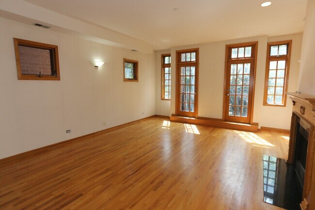 Foto del edificio - 824 W Buckingham Pl