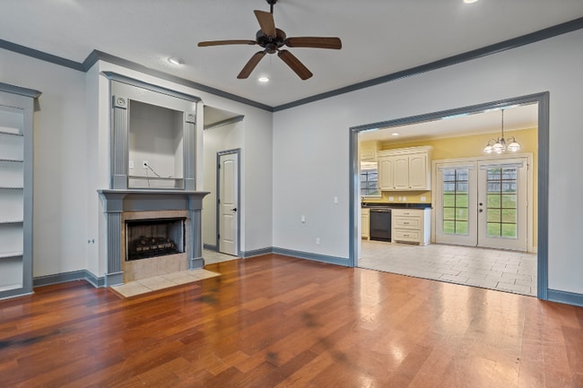 Building Photo - 420 Silver Hill Dr