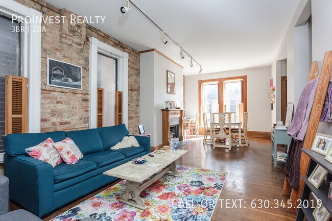 Building Photo - Available August 1st! Spacious and Bright ...