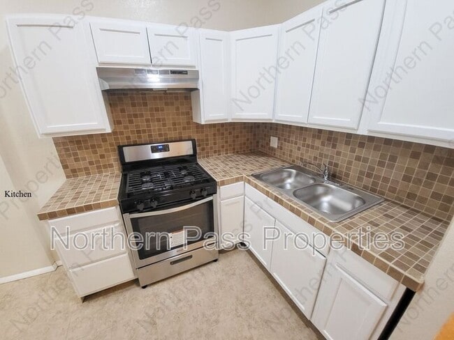 Foto del edificio - 3420 Morehead Ave