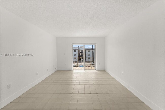 Building Photo - 6200 W Flagler St