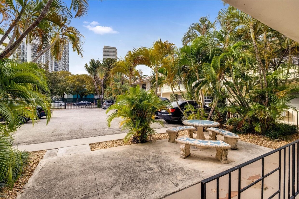 Foto principal - 345 Michigan Ave