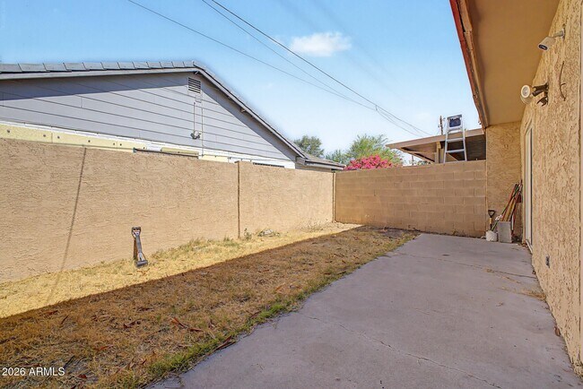 Building Photo - 5209 N 18th Dr