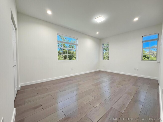 Foto del edificio - 1030 Crystal Way