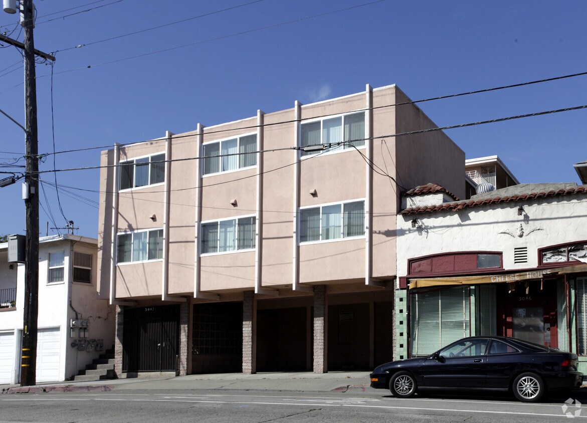 Primary Photo - 3042 MacArthur Blvd