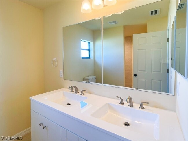 Building Photo - 319 NE 7th St