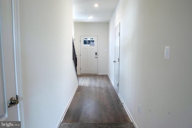 Foto del edificio - 8226 Longford Rd