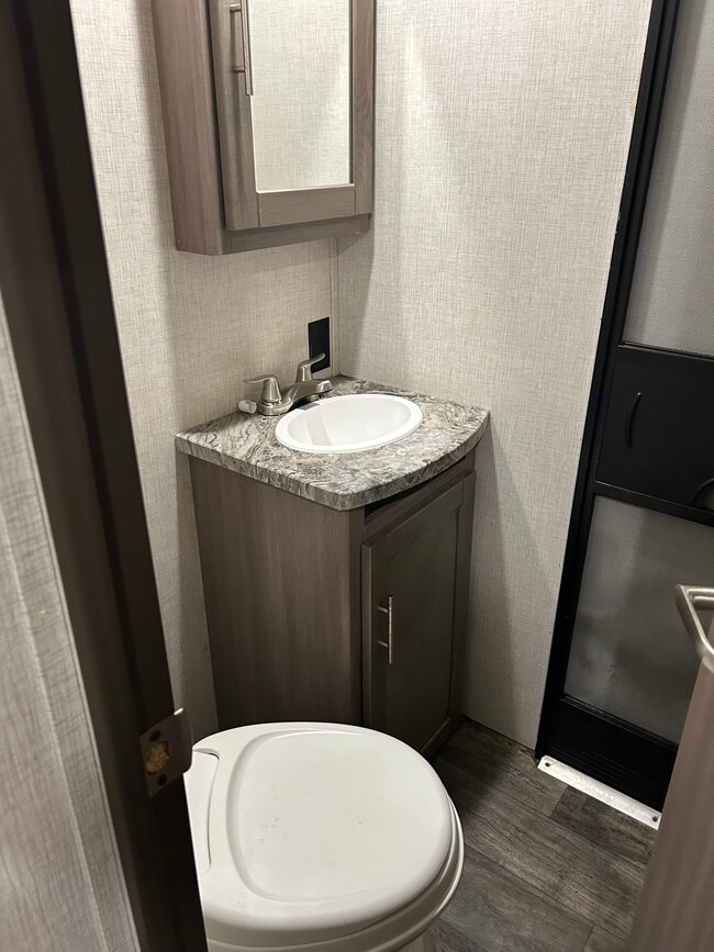 Building Photo - 122 Shamrock Ave