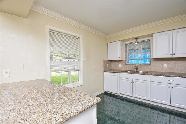 Foto del edificio - 7007 Carvel Ln