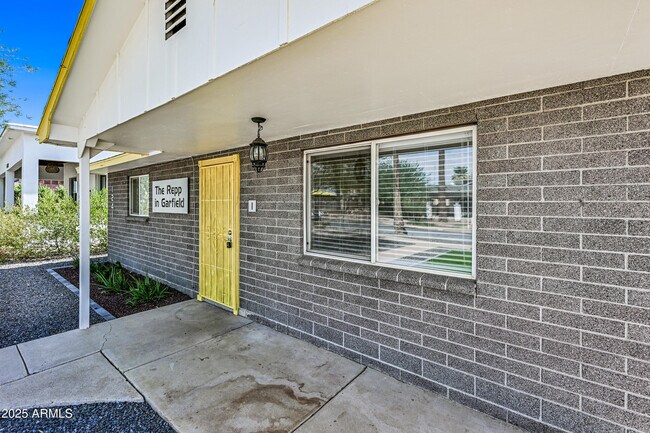 Foto del edificio - 1241 E McKinley St
