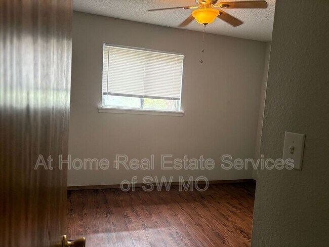 Foto del edificio - 728 E Walnut St
