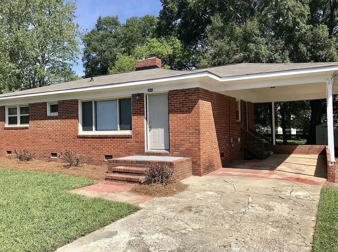 Primary Photo - Ranch style 3 bedroom1.5 bath home off S. ...