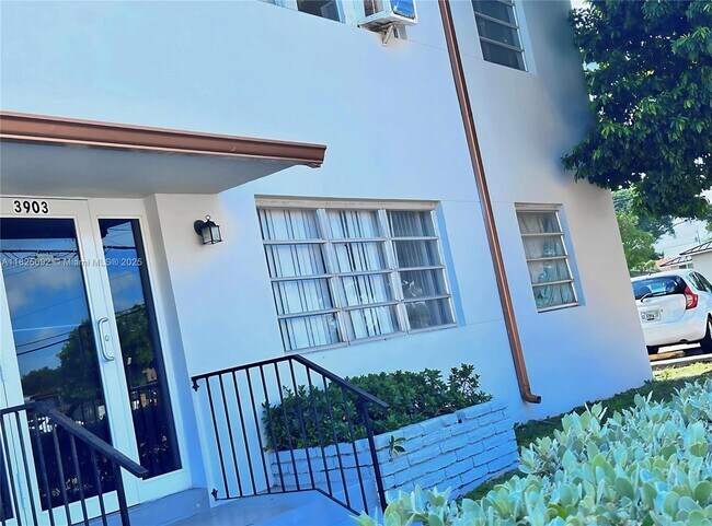 Foto del edificio - 3903 W Flagler St