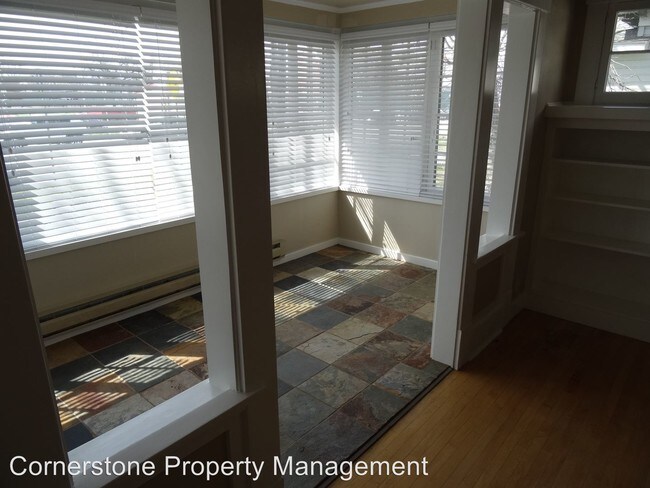 Foto del edificio - 1208 W Franklin St