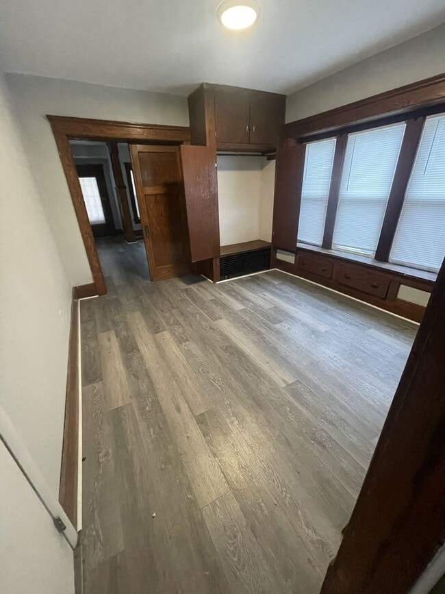 Building Photo - 53 Metlin Ave