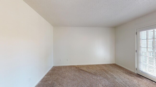 Interior Photo - Brookridge