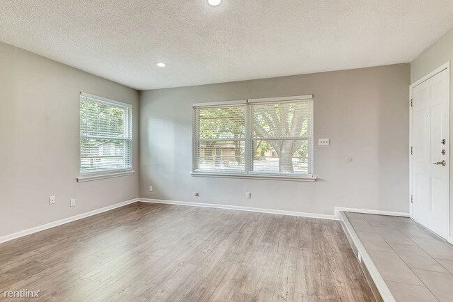 Building Photo - 3 br, 2 bath House - 2807 Saint Edwards Cir