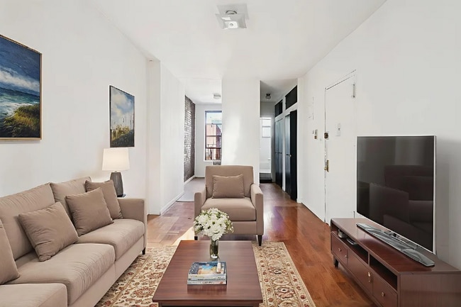Building Photo - 323A E 89th St