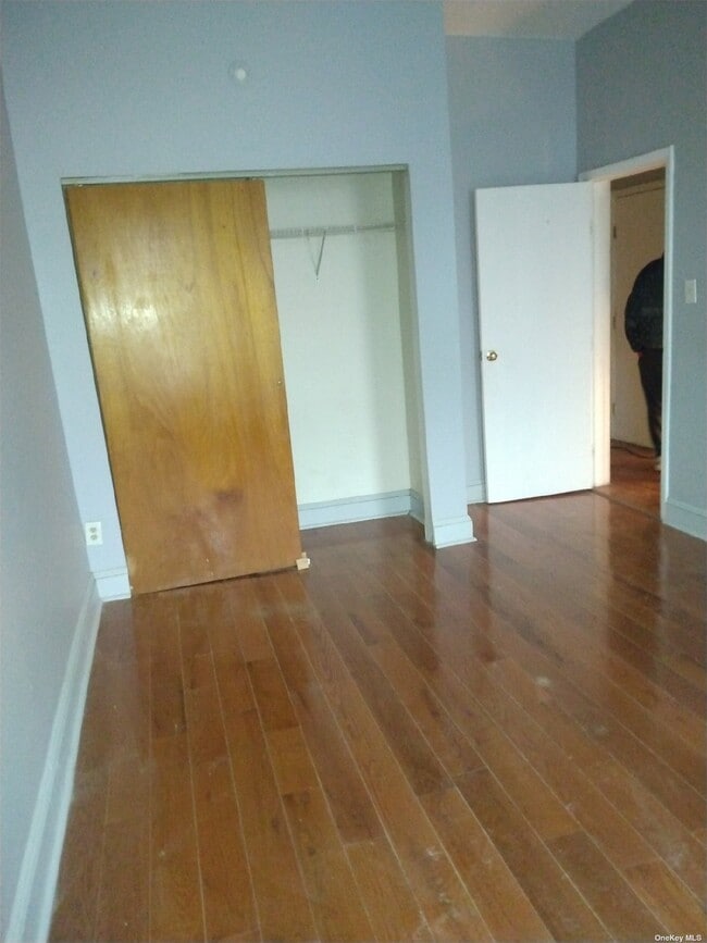 Building Photo - 136 Hale Ave