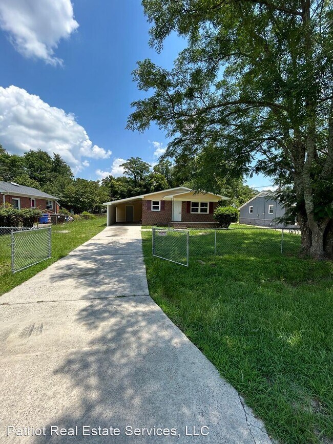 Foto del edificio - 3 br, 1 bath House - 1079 Revere St