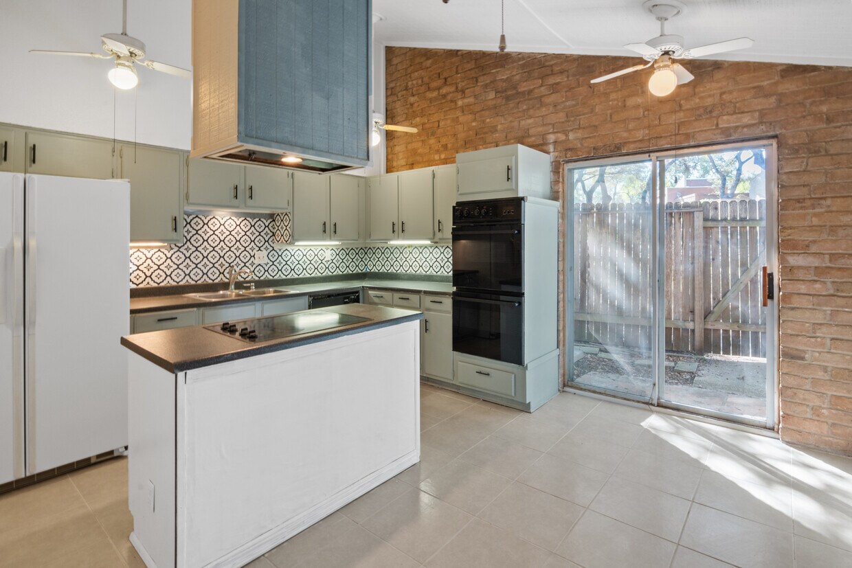 Foto principal - 12031 Arms Way St