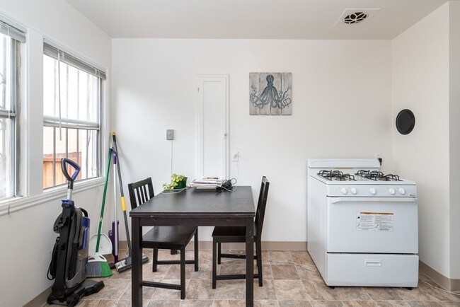 Interior Photo - 3528 Barrett Ave