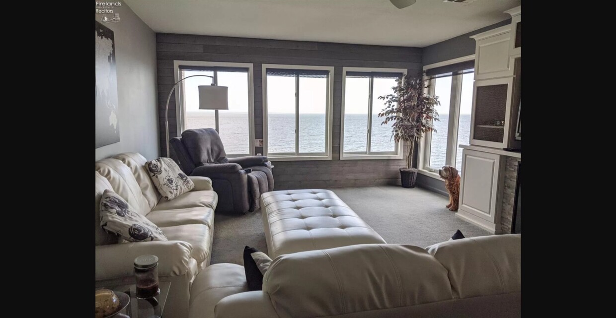 Living Room - 1507 Cleveland Rd E