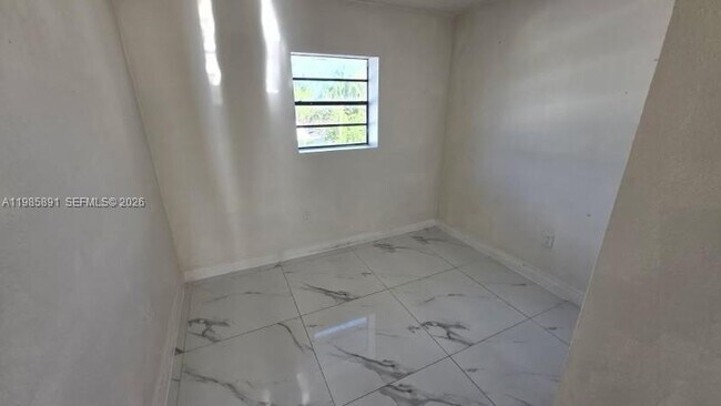 Building Photo - 208 Avondale Dr