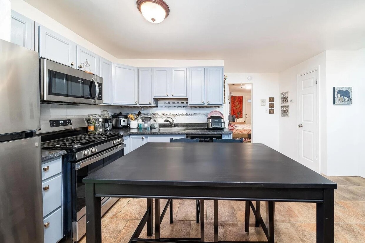 Primary Photo - 275 7th St