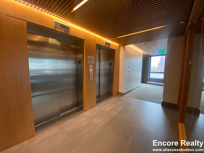 Building Photo - 150 Camden St