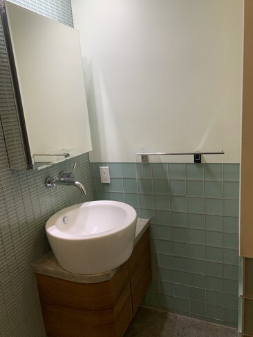 Foto del edificio - 345 Swall S Dr