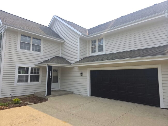 Building Photo - 3207 S Ridge Crest Ct