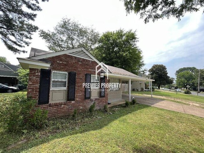 Building Photo - 2932 Watson St