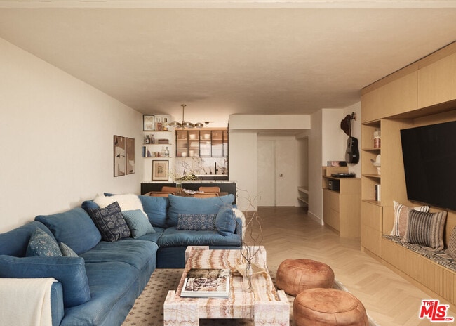 Foto del edificio - 8787 Shoreham Dr