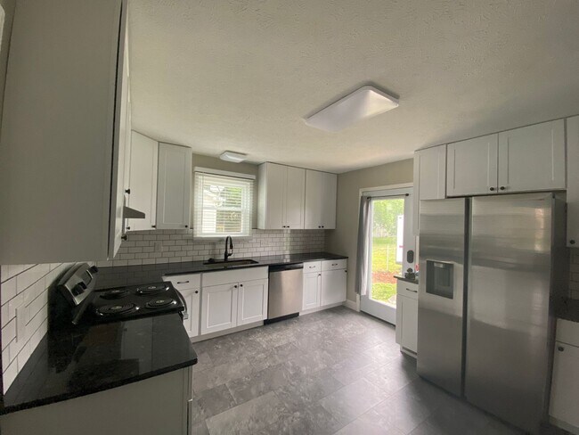 Building Photo - 607 N Greenwood Ext, Lebanon TN 37087