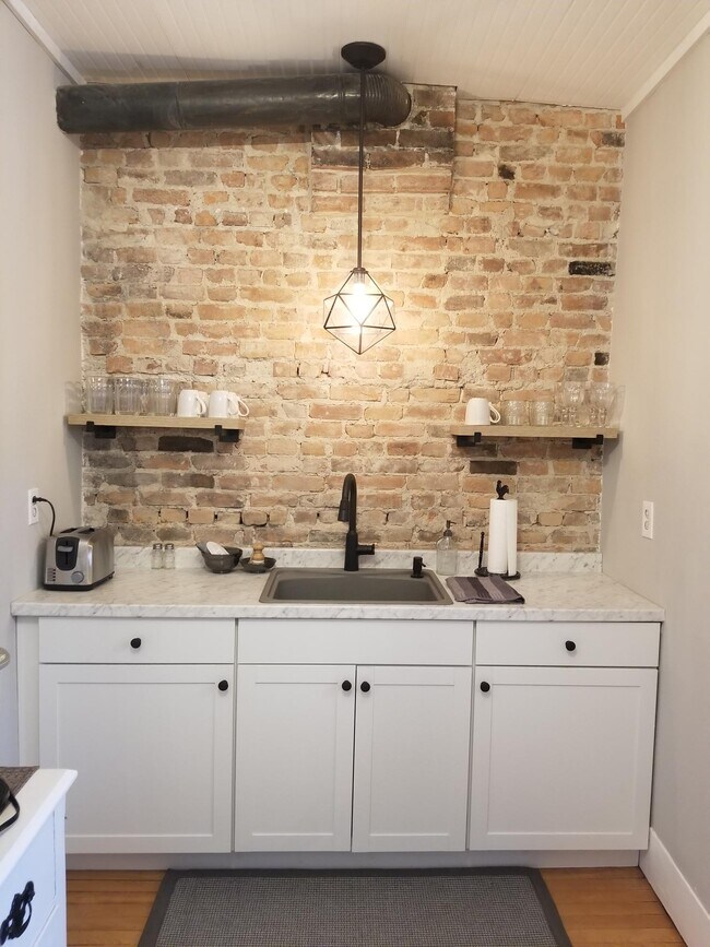 Foto del edificio - 47 W Main St