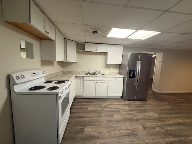 Building Photo - 1010 Carolyn Ave