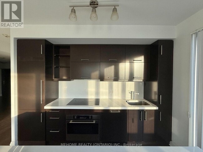 Building Photo - 65 St Mary St