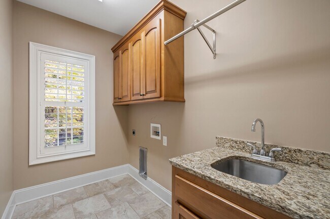 Foto del edificio - 137 Northington Woods Dr