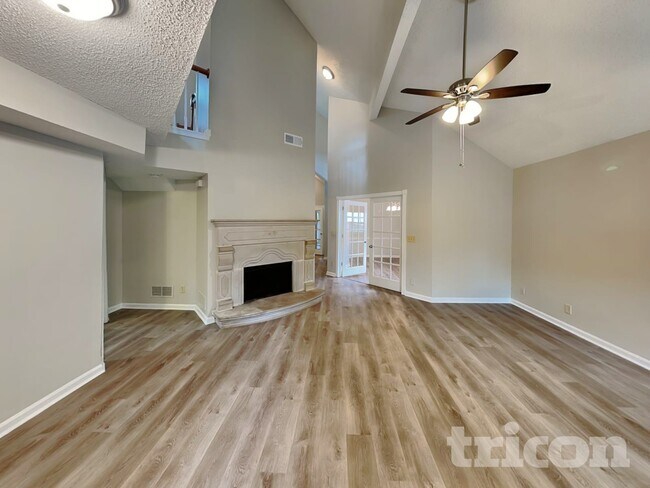 Foto del edificio - 623 Lockhart Ct NE