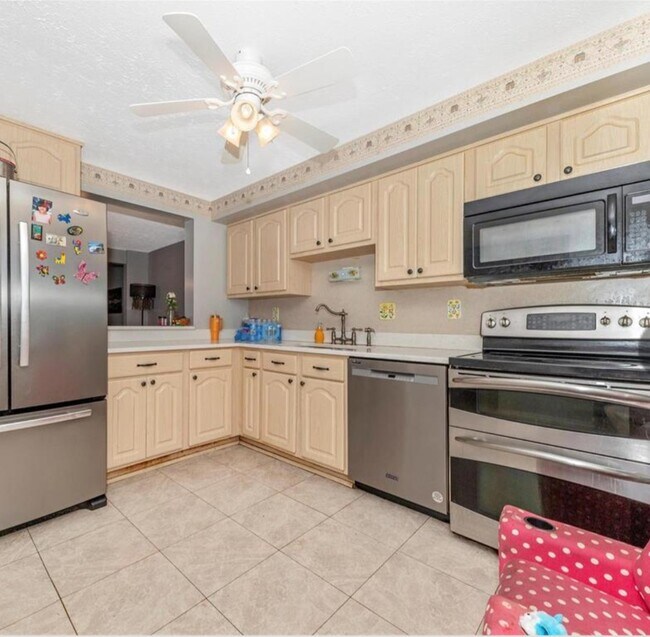 Building Photo - 12461 Quail Woods Dr