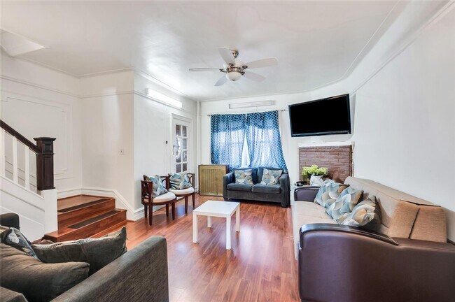 Foto del edificio - 140-13 Mulberry Ave
