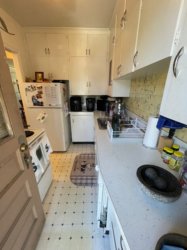 Kitchen - 21 Woolf Ave