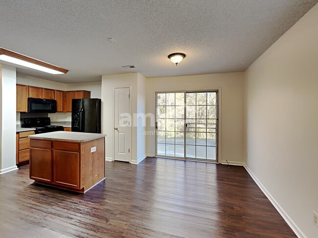 Foto del edificio - 7739 Sullivans Trace Dr