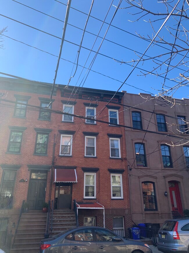 Building Photo - 708 Park Ave