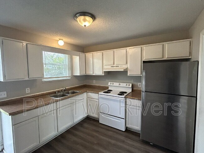 Building Photo - 1904 Westchester Dr