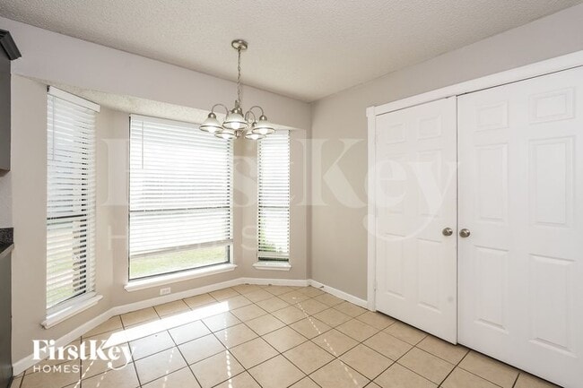 Foto del edificio - 911 Blewitt Dr