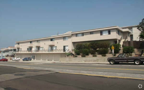 Primary Photo - 501 N Irena Ave