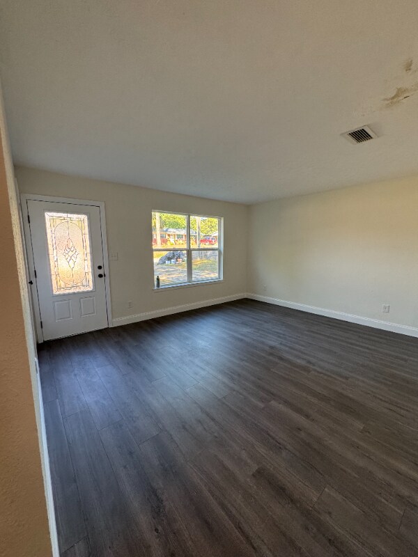 Building Photo - 213 Amellia Pl